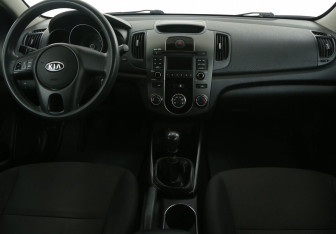 Подержанный автомобиль Kia Cerato Sedan 2010 года (12 фото)