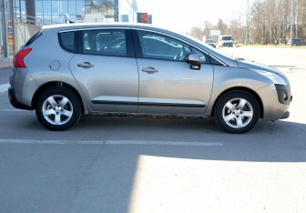 Подержанный автомобиль Peugeot 3008 2011 года (7 фото)