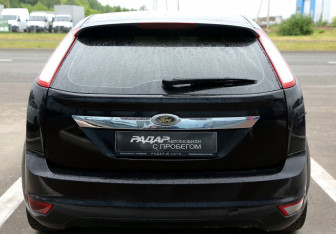Подержанный автомобиль Ford Focus Hatchback 2009 года (5 фото)