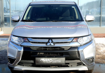 Подержанный автомобиль Mitsubishi Outlander 2018 года (2 фото)