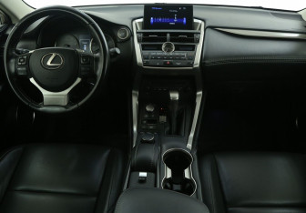 Подержанный автомобиль Lexus NX 2017 года (12 фото)