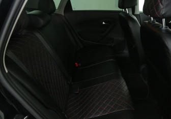 Подержанный автомобиль Volkswagen Polo Sedan 2012 года (11 фото)