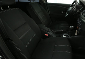 Подержанный автомобиль Renault Fluence 2013 года (10 фото)
