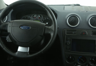 Подержанный автомобиль Ford Fusion 2008 года (14 фото)