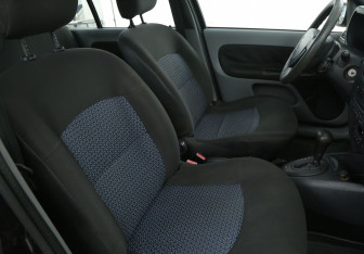 Подержанный автомобиль Renault Symbol 2007 года (10 фото)