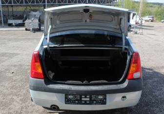 Подержанный автомобиль Renault Logan Sedan 2008 года (15 фото)