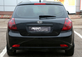 Подержанный автомобиль Kia Ceed Hatchback 2008 года (5 фото)