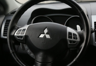 Подержанный автомобиль Mitsubishi Outlander 2008 года (16 фото)