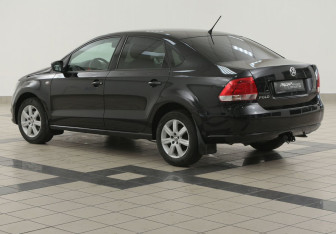 Подержанный автомобиль Volkswagen Polo Sedan 2013 года (2 фото)