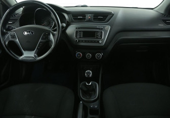 Подержанный автомобиль Kia Rio Sedan 2016 года (12 фото)