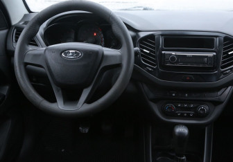 Подержанный автомобиль LADA (ВАЗ) Vesta Sedan 2018 года (14 фото)