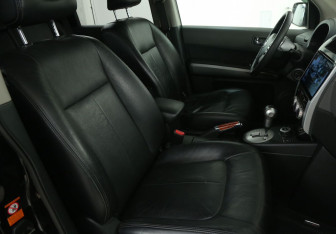 Подержанный автомобиль Nissan X-Trail 2008 года (10 фото)