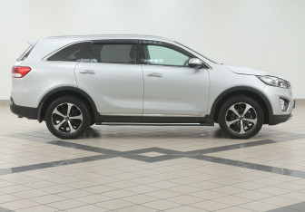 Подержанный автомобиль Kia Sorento 2017 года (5 фото)