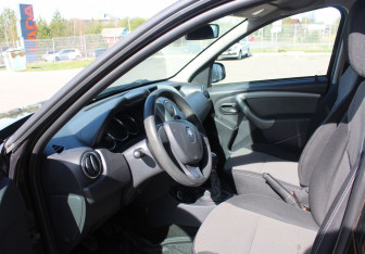 Подержанный автомобиль Renault Duster 2016 года (10 фото)