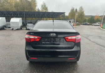 Подержанный автомобиль Kia Rio Sedan 2013 года (6 фото)