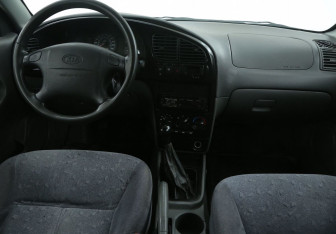 Подержанный автомобиль Kia Spectra Sedan 2006 года (12 фото)