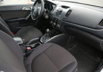 Подержанный автомобиль Kia Cerato Sedan 2011 года (9 фото)