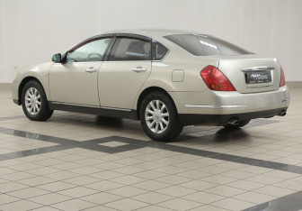 Подержанный автомобиль Nissan Teana 2006 года (2 фото)