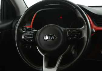 Подержанный автомобиль Kia Rio Hatchback 2021 года (25 фото)