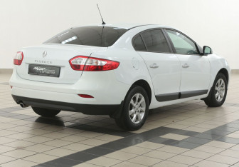 Подержанный автомобиль Renault Fluence 2011 года (4 фото)