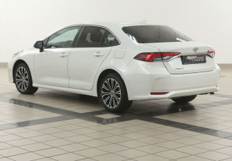 Подержанный автомобиль Toyota Corolla Sedan 2019 года (2 фото)