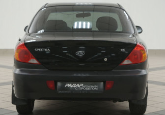 Подержанный автомобиль Kia Spectra Sedan 2006 года (3 фото)