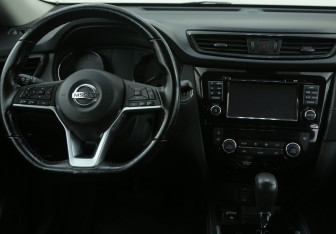 Подержанный автомобиль Nissan X-Trail 2019 года (14 фото)