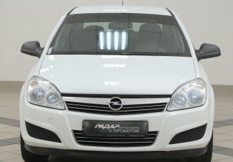 Подержанный автомобиль Opel Astra Sedan 2012 года (6 фото)