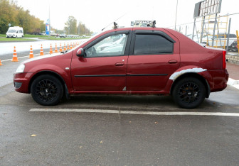 Подержанный автомобиль Renault Logan Sedan 2010 года (8 фото)