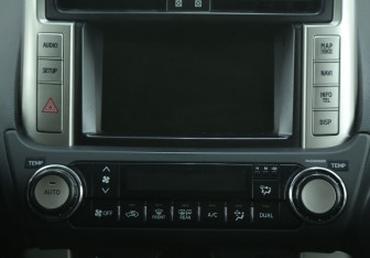 Подержанный автомобиль Toyota Land Cruiser Prado 2011 года (13 фото)