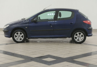 Подержанный автомобиль Peugeot 206 Hatchback 2004 года (7 фото)