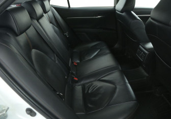Подержанный автомобиль Toyota Camry Sedan 2020 года (11 фото)