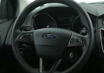 Подержанный автомобиль Ford Focus Wagon 2019 года (16 фото)