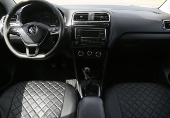 Подержанный автомобиль Volkswagen Polo Sedan 2017 года (12 фото)