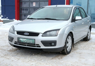 Подержанный автомобиль Ford Focus Sedan 2005 года (3 фото)