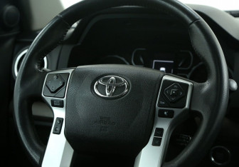 Подержанный автомобиль Toyota Tundra 2020 года (16 фото)