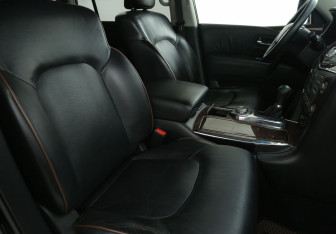 Подержанный автомобиль Nissan Patrol 2011 года (10 фото)