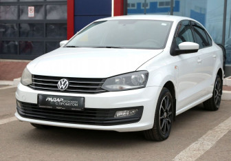 Подержанный автомобиль Volkswagen Polo Sedan 2017 года (3 фото)