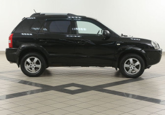 Подержанный автомобиль Hyundai Tucson 2006 года (5 фото)