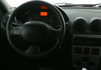 Подержанный автомобиль Renault Logan Sedan 2007 года (14 фото)