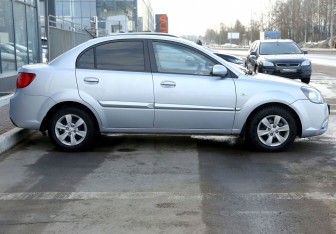 Подержанный автомобиль Kia Rio Sedan 2009 года (7 фото)