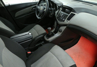 Подержанный автомобиль Chevrolet Cruze Sedan 2012 года (9 фото)