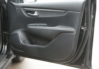 Подержанный автомобиль Kia Rio Sedan 2017 года (14 фото)