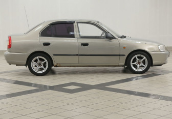 Подержанный автомобиль Hyundai Accent Sedan 2008 года (5 фото)