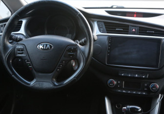 Подержанный автомобиль Kia Ceed Wagon 2018 года (14 фото)