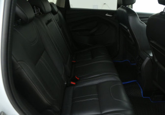 Подержанный автомобиль Ford Kuga 2014 года (11 фото)