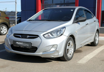 Подержанный автомобиль Hyundai Solaris Sedan 2012 года (3 фото)