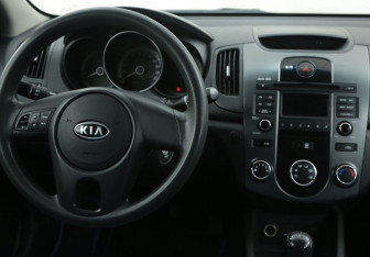 Подержанный автомобиль Kia Cerato Sedan 2010 года (14 фото)