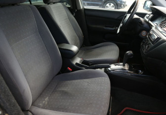 Подержанный автомобиль Mitsubishi Lancer Sedan 2004 года (10 фото)