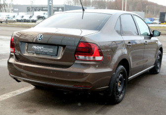 Подержанный автомобиль Volkswagen Polo Sedan 2016 года (6 фото)